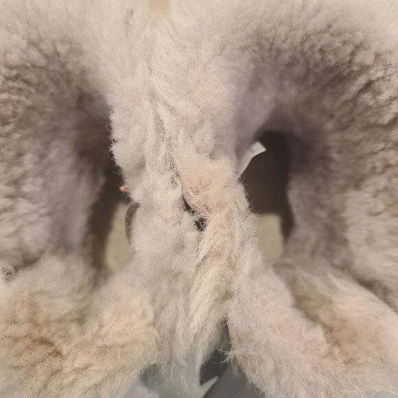 UGG Boots Light Tan With Bows - Picture 4 of 6